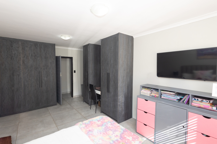 4 Bedroom Property for Sale in Ridgeworth Western Cape